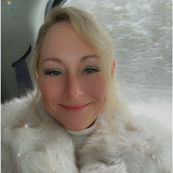 Meet your Posher, Alisha - Picture 1 of 10